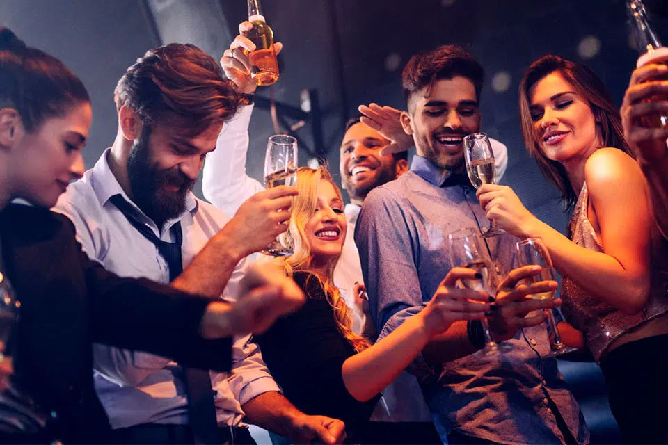 Cena espectáculo + entrada VIP discoteca Cádiz