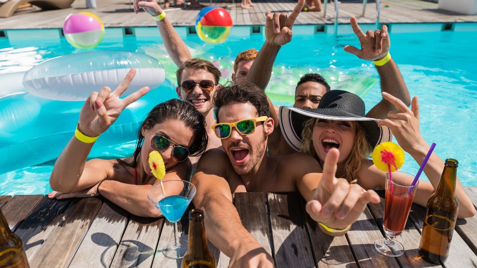 Pool Party para despedidas de soltera originales y divertidas