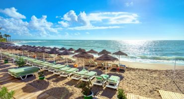 Mejores Playas para una despedida de soltera en Málaga